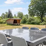 With Outdoor Jacuzzi And Shelter Дом отдыха