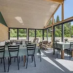 With Outdoor Jacuzzi And Shelter *