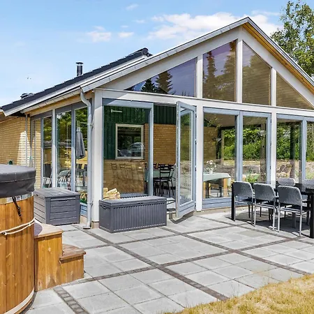 Сasa de vacaciones With Outdoor Jacuzzi And Shelter