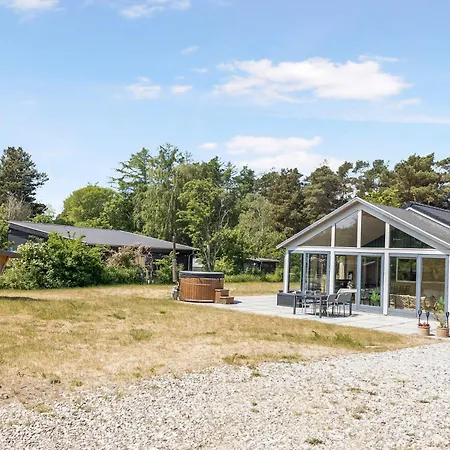 With Outdoor Jacuzzi And Shelter