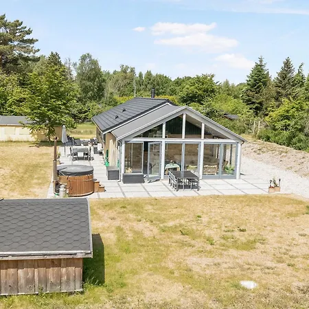 Groot Zomerhuis Met Wildernisbad En Schuilplaats