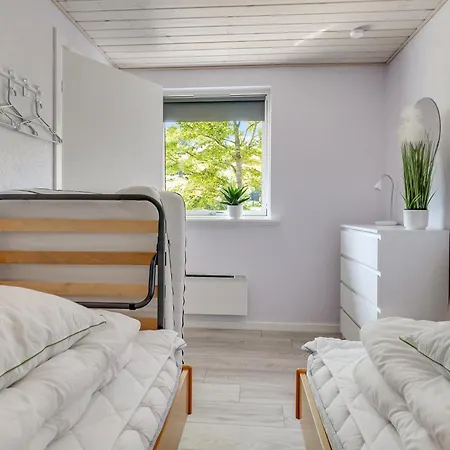 With Outdoor Jacuzzi And Shelter