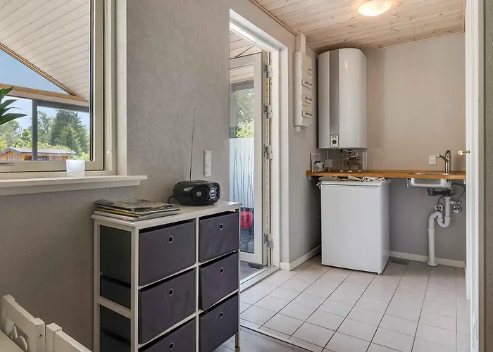 With Outdoor Jacuzzi And Shelter