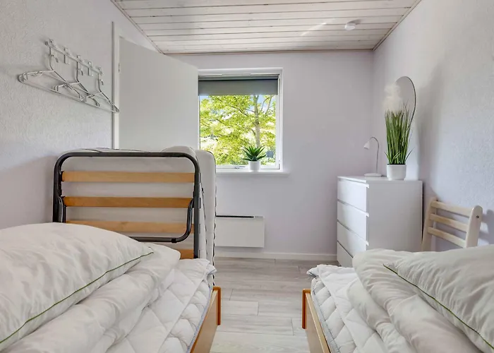 With Outdoor Jacuzzi And Shelter