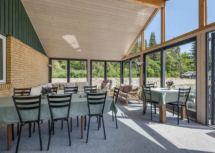 With Outdoor Jacuzzi And Shelter