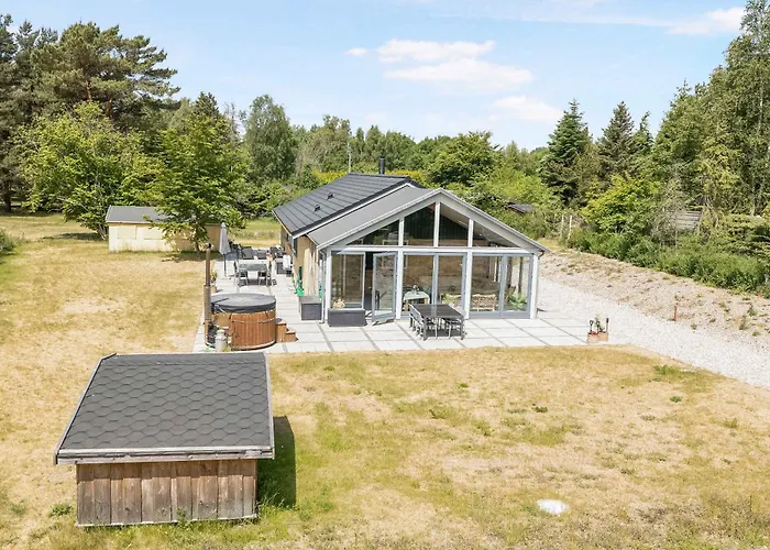 With Outdoor Jacuzzi And Shelter